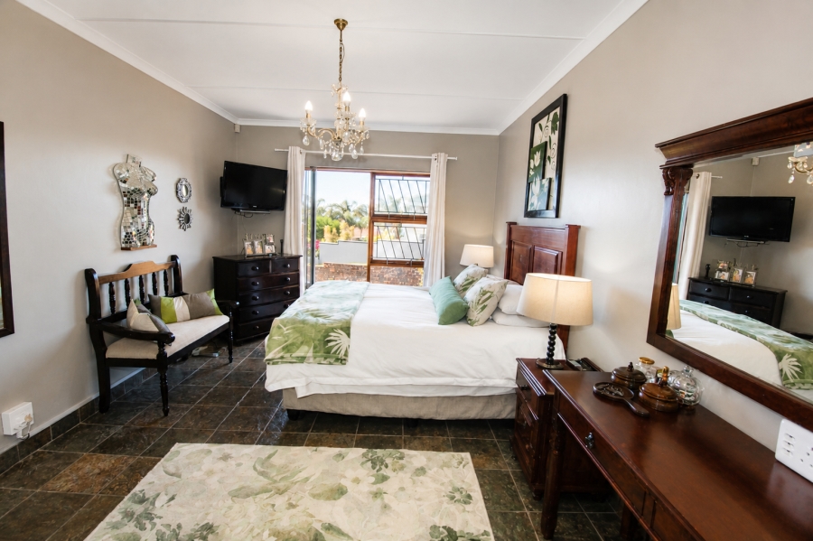 5 Bedroom Property for Sale in Wavecrest Eastern Cape